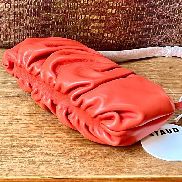 🌺🎉HP🎉🌺 NWT Staud Ruched Leather Bean Bag Blood Orange - Picture 7 of 16